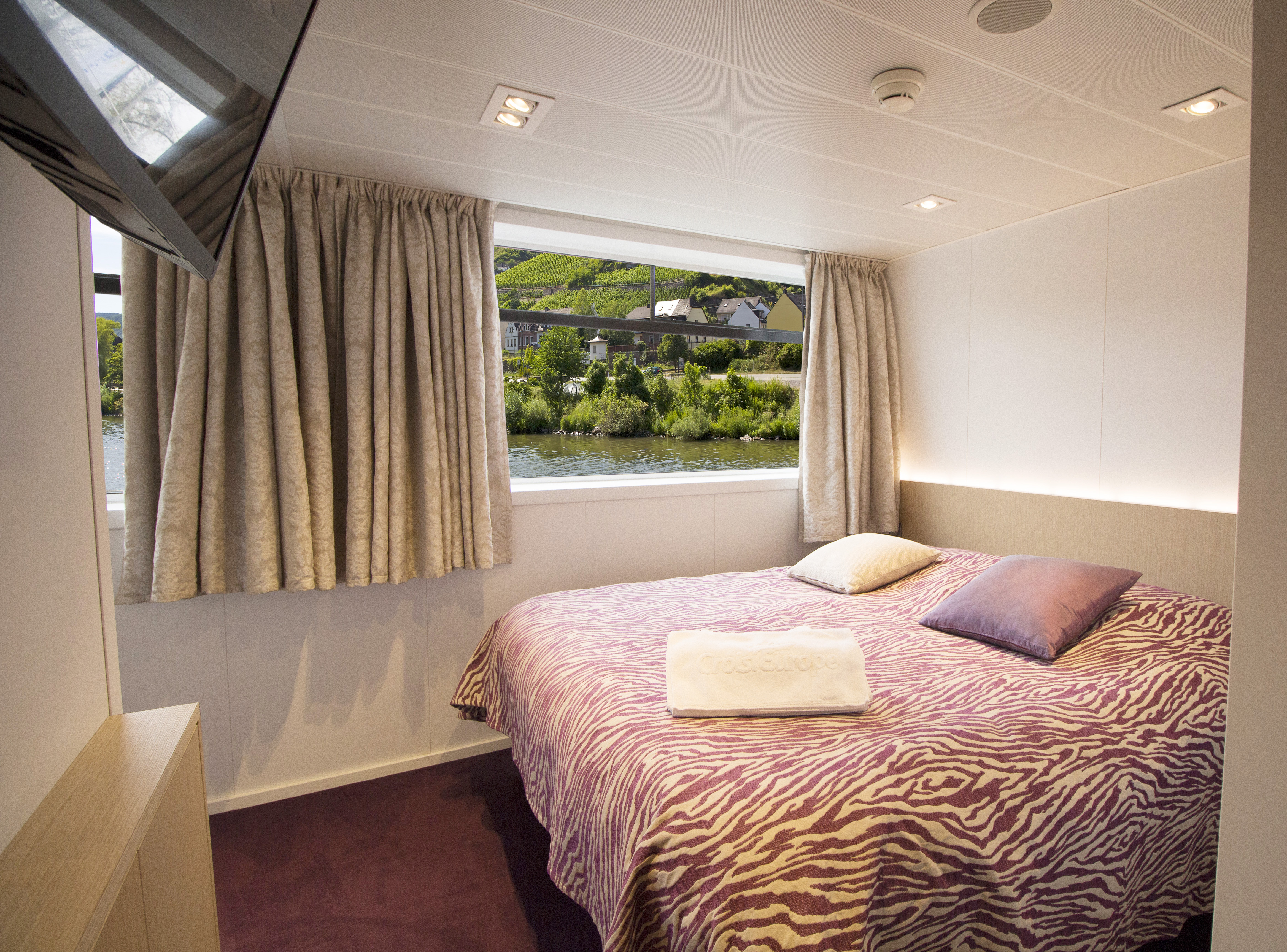 CroisiEurope MS Lafayette Cabin 3.jpg